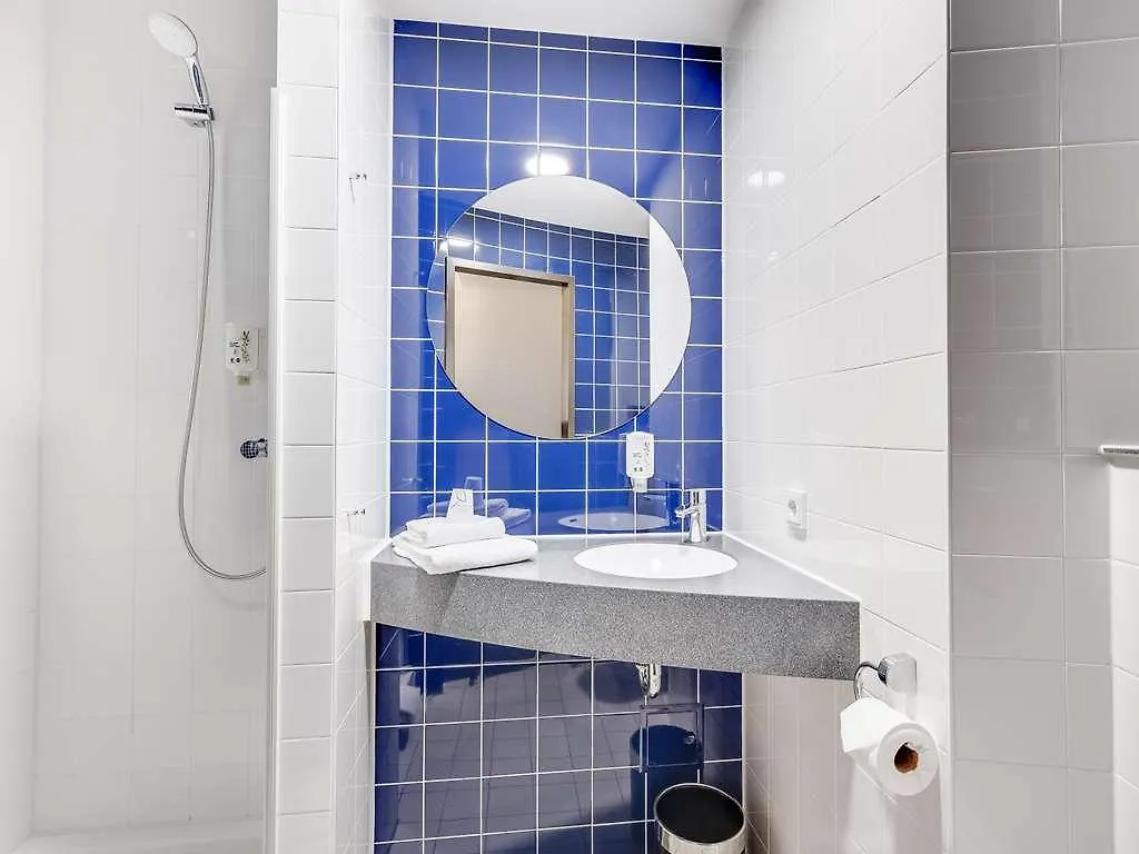 B&B Hotel Bremen-Ueberseestadt 2*, Бремен